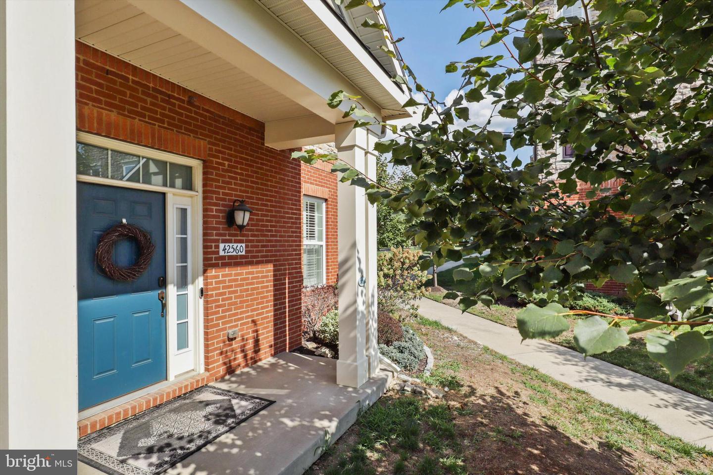 Property Photo: 42560 Sunset Ridge Square VA 20148