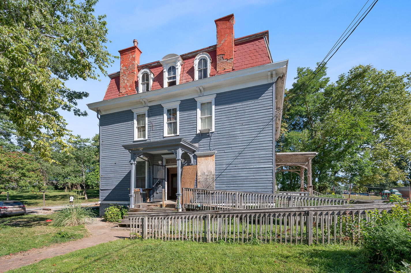 Property Photo:  1022 Yale Ave  OH 45206 