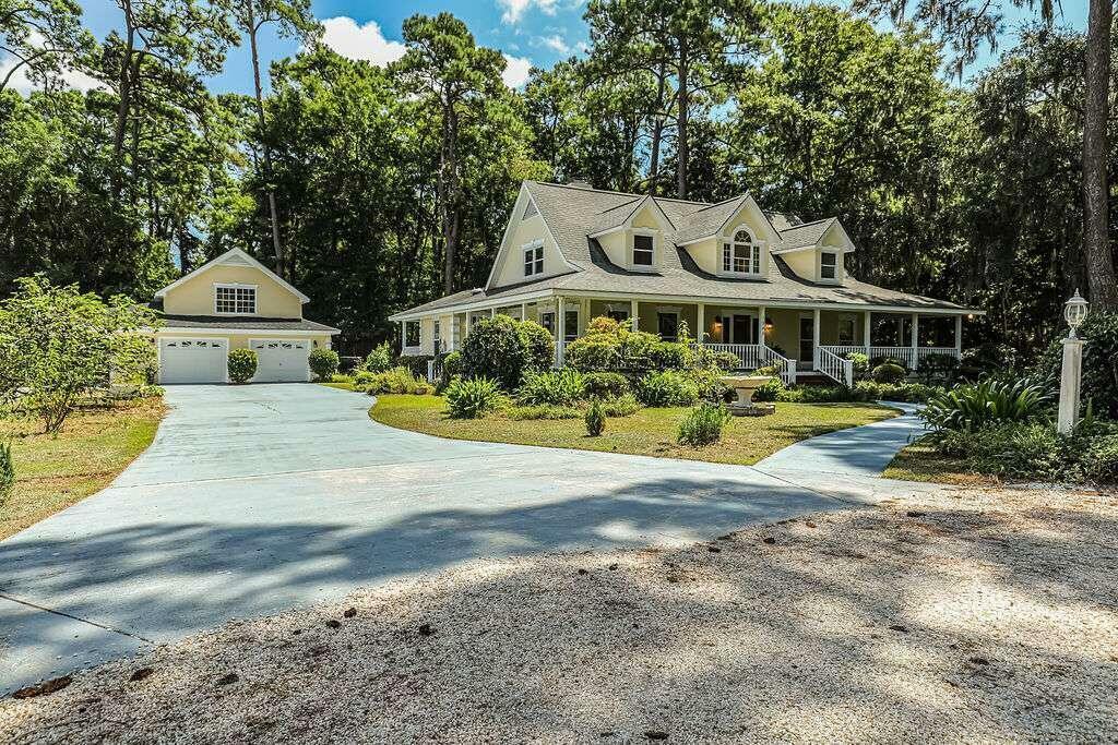 Property Photo: 1345 Wilmington Island Road GA 31410