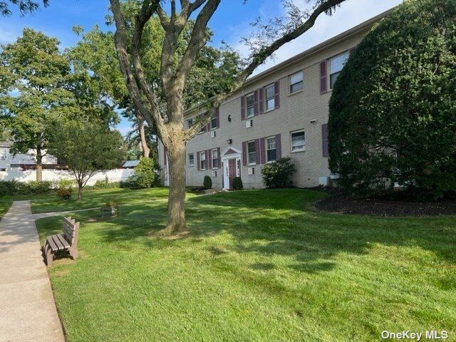 Property Photo:  324 Post Avenue 6L  NY 11590 