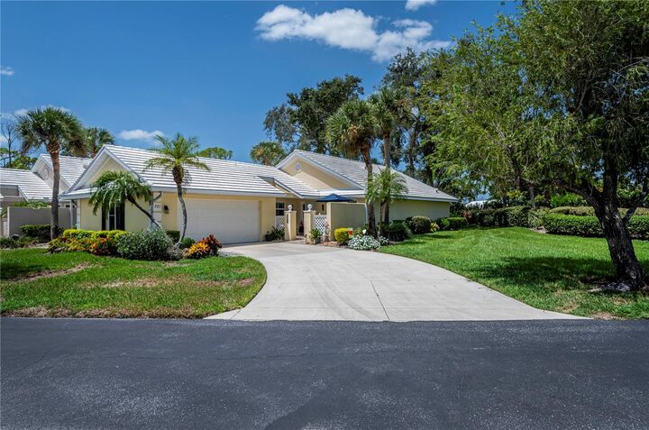 Property Photo:  721 Brightside Crescent Dr  FL 34293 