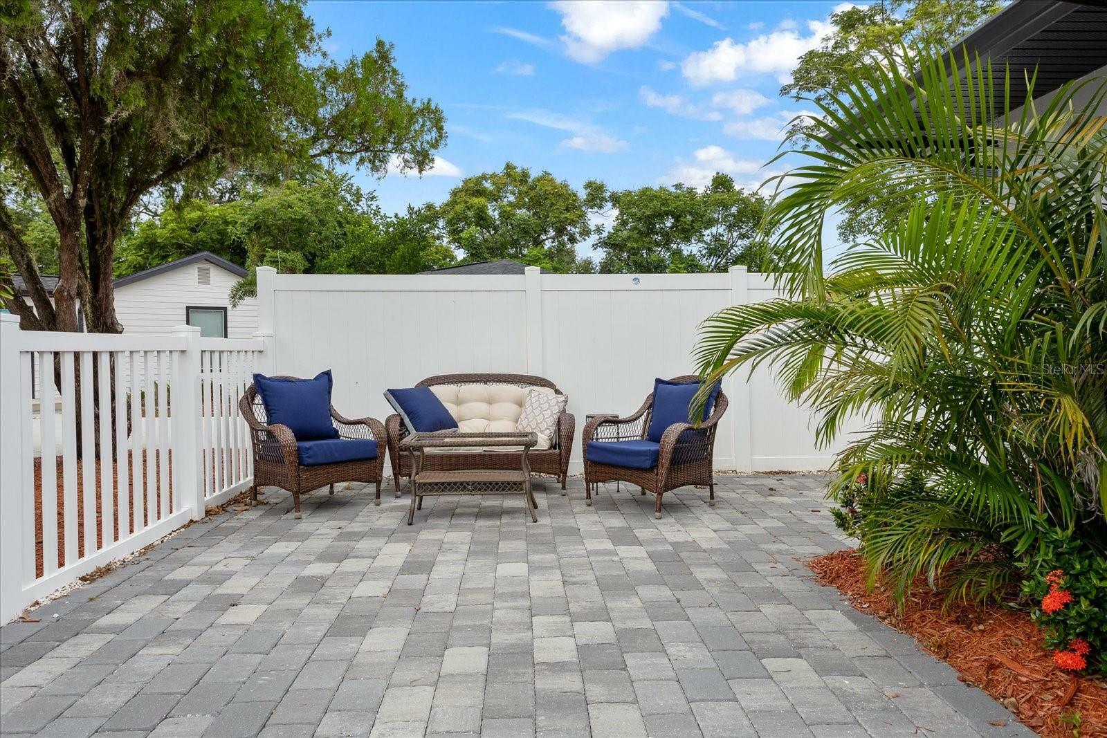 Property Photo:  4521 Edgewater Drive  FL 32804 