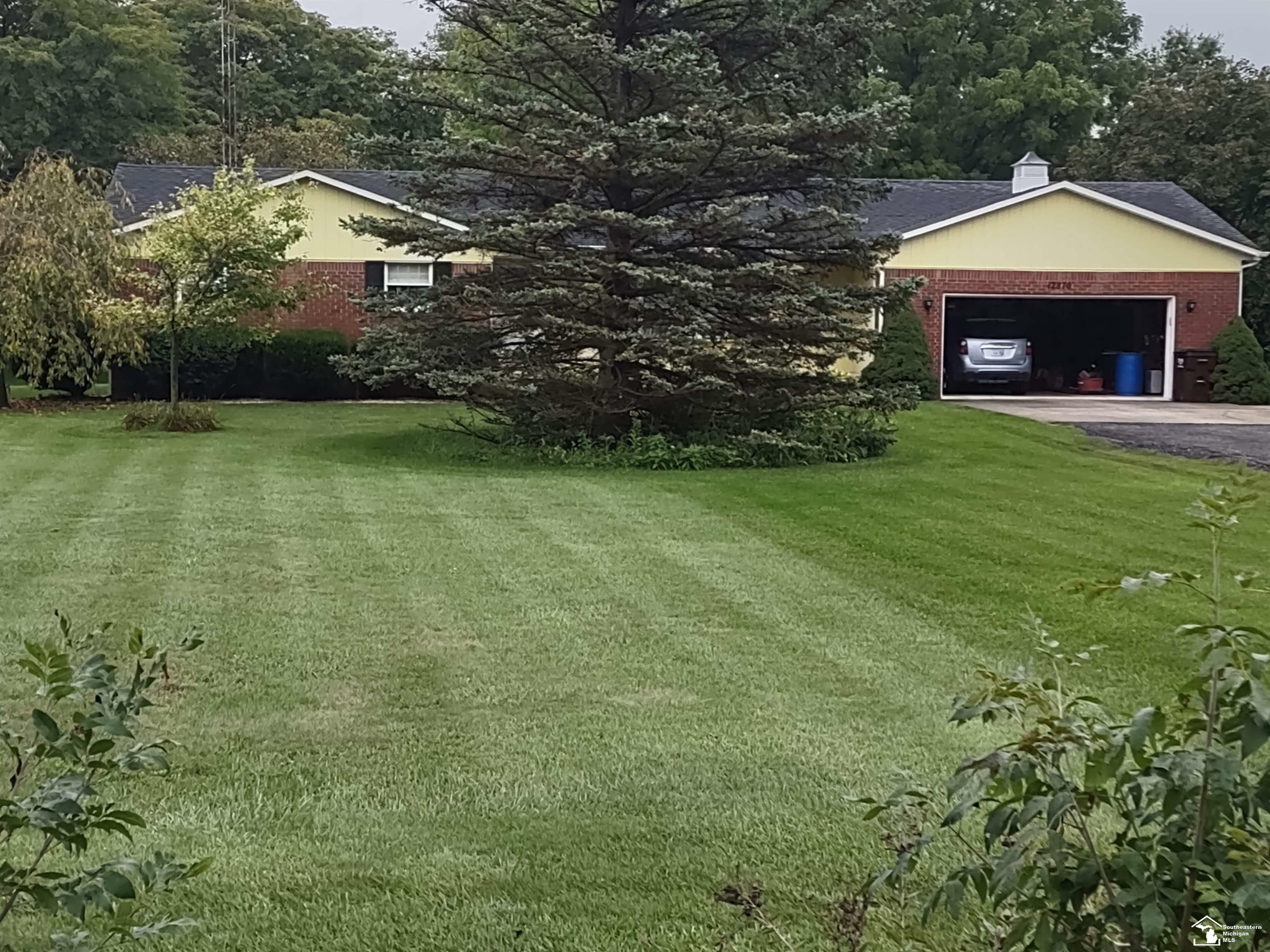 Property Photo: 12870 Maxwell MI 48117
