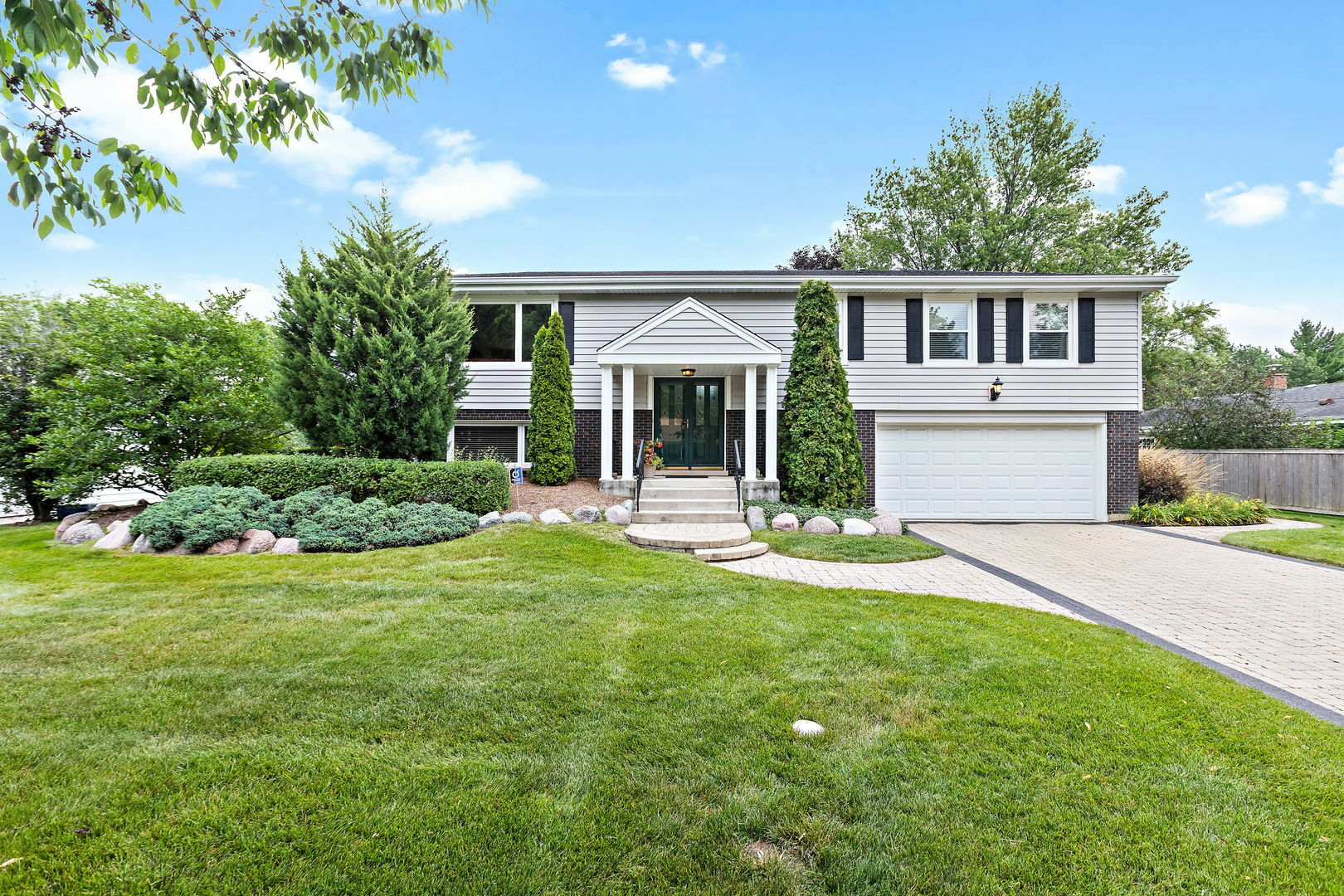 Property Photo: 1135 Crestwood Drive IL 60062