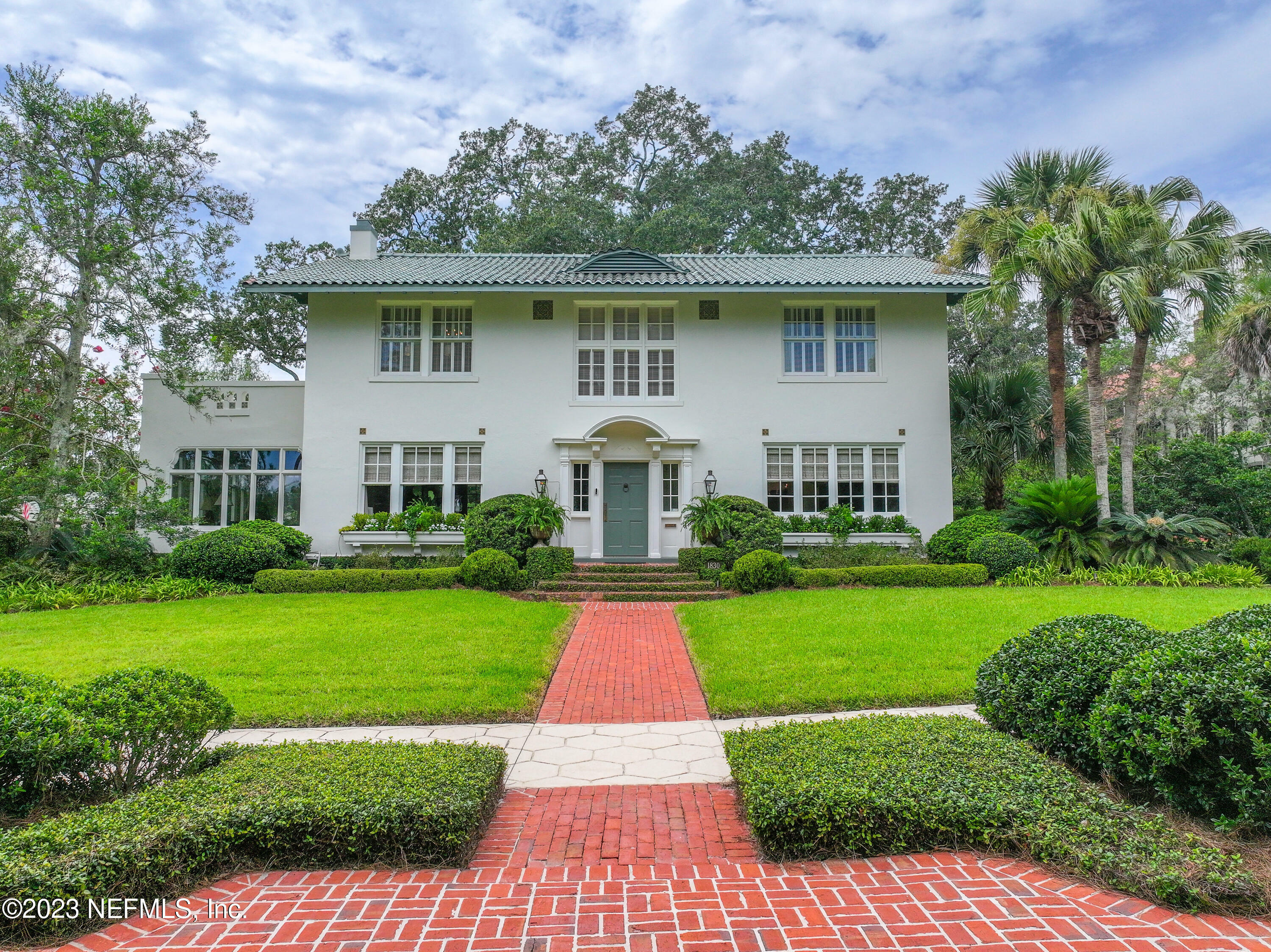 Property Photo: 1830 Avondale Circle FL 32205