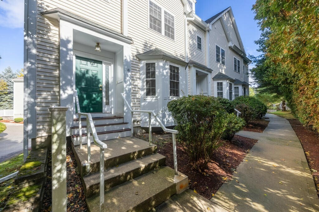 Property Photo:  555 Main St 18  MA 01801 