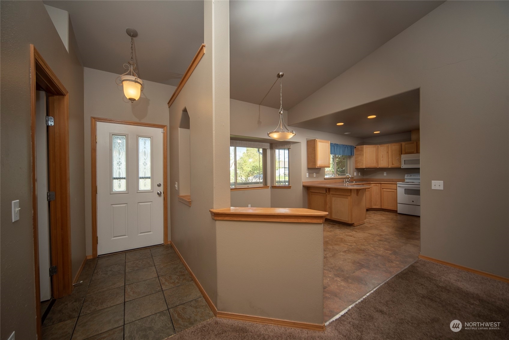 Property Photo:  606 W Ravenswood Lane  WA 98926 