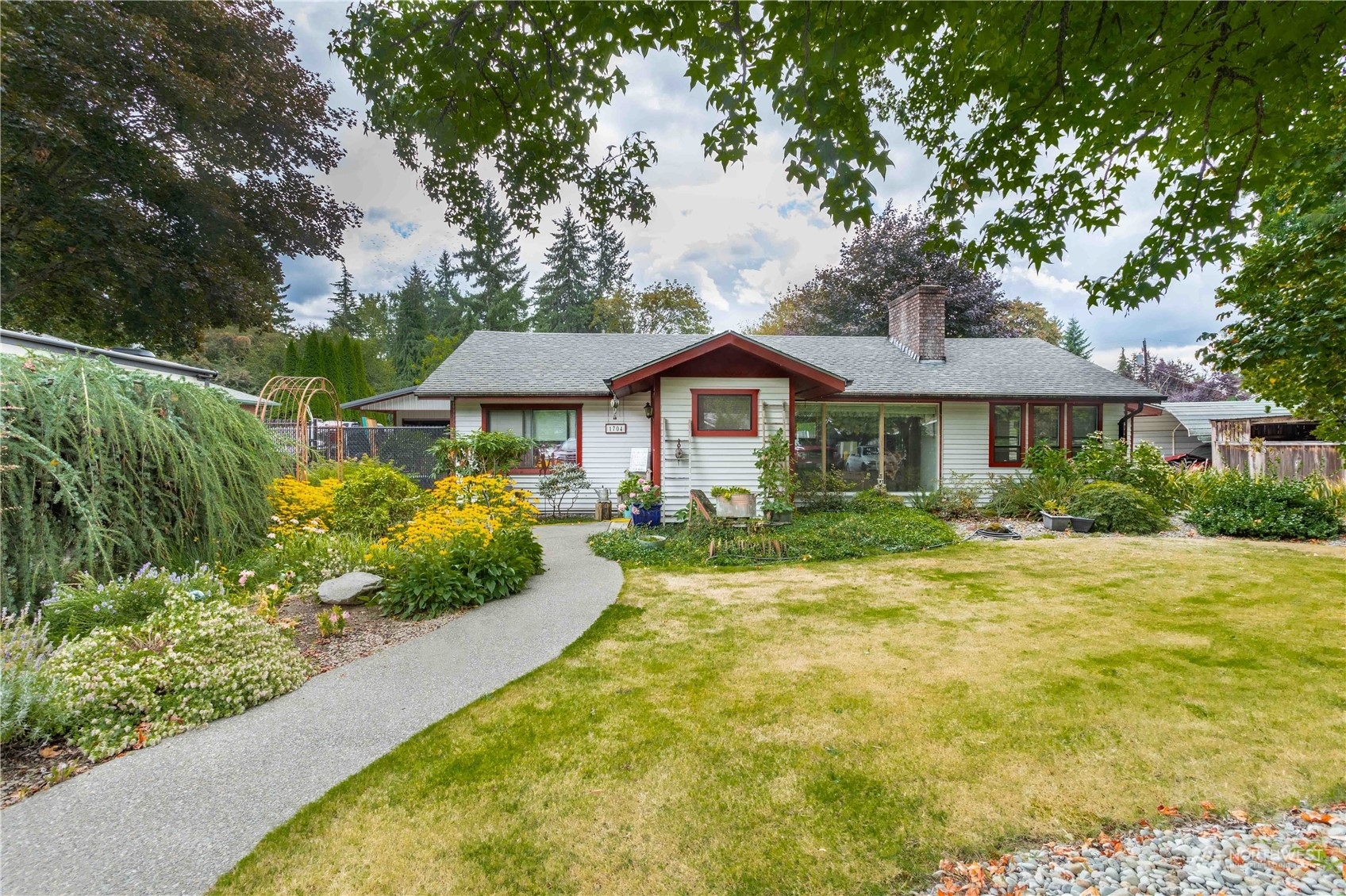 Property Photo:  1704 Sunset Way  WA 98531 