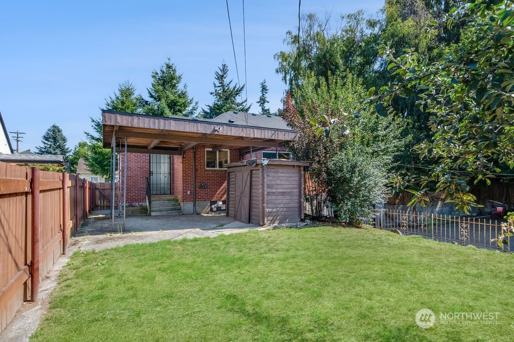 Property Photo:  3506 Rockefeller Avenue A  WA 98201 