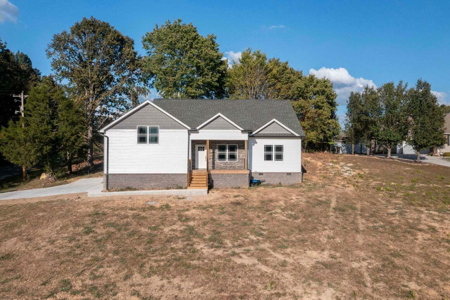 Property Photo: 590 Edgewater Street TN 37321