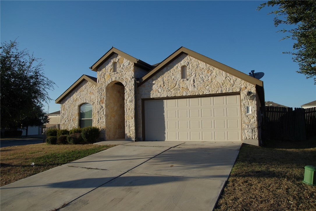 Property Photo:  117 Antelope Plains Road  TX 78610 