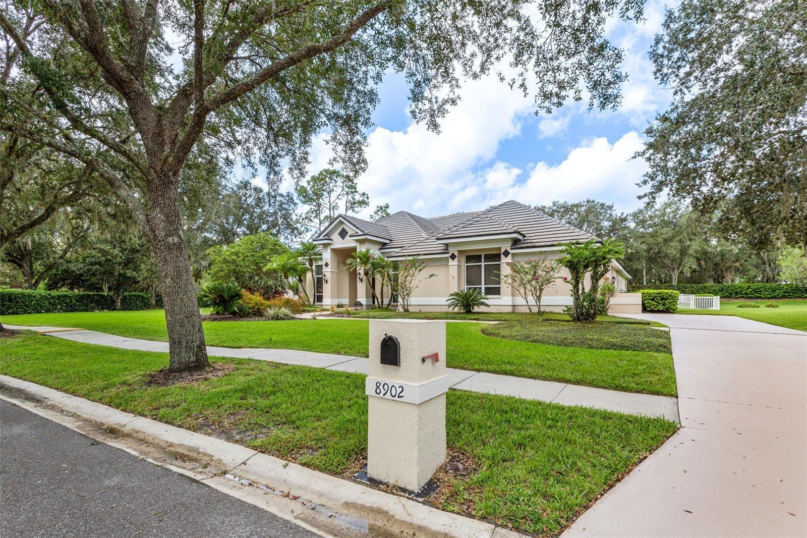 Property Photo: 8902 Magnolia Chase Circle FL 33647
