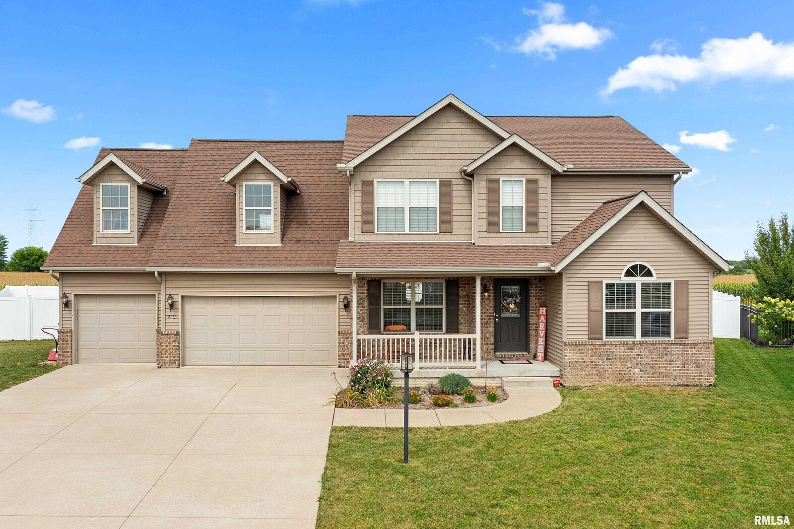 Property Photo: 4213 W Thistlewood Court IL 61525