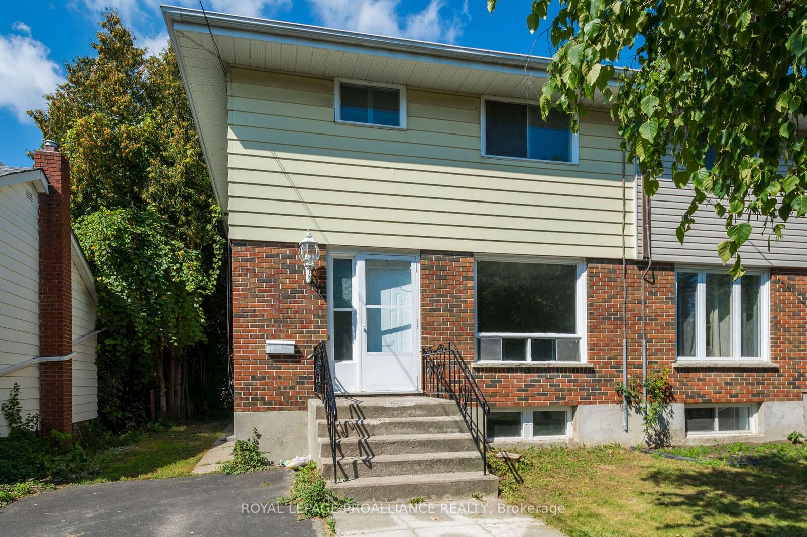 Property Photo:  112 Byron St  ON K8V 2Y2 