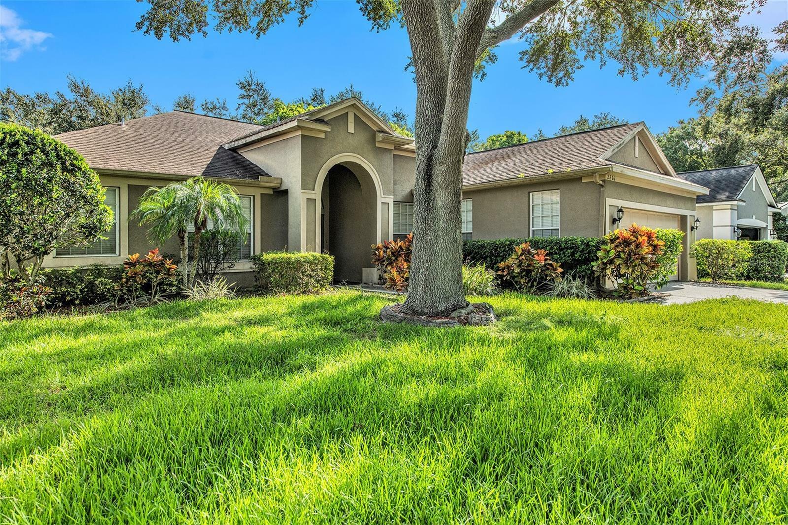 Property Photo: 2216 Longmore Circle FL 33596