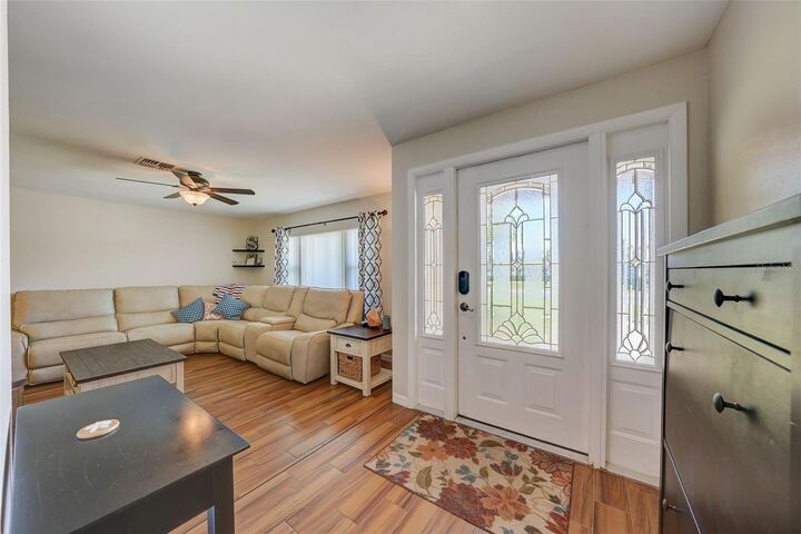 Property Photo: 7724 62nd Avenue N FL 33709