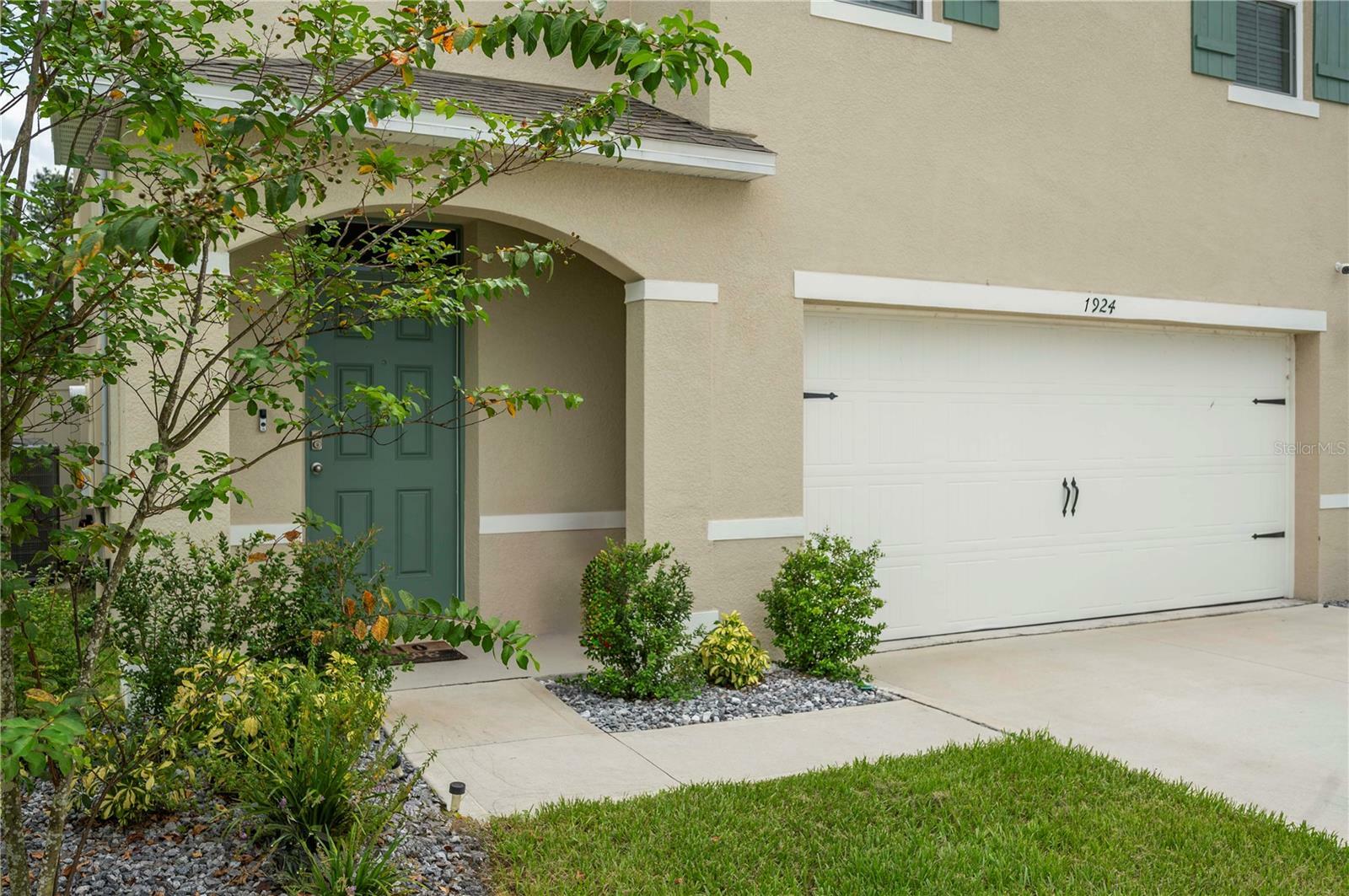 Property Photo: 1924 Carnostie Road FL 33884