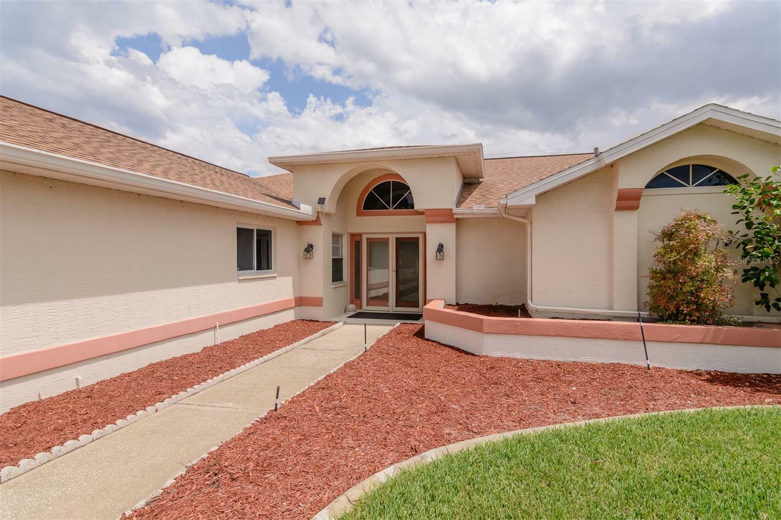 Property Photo:  5342 Sagamore Court  FL 34655 