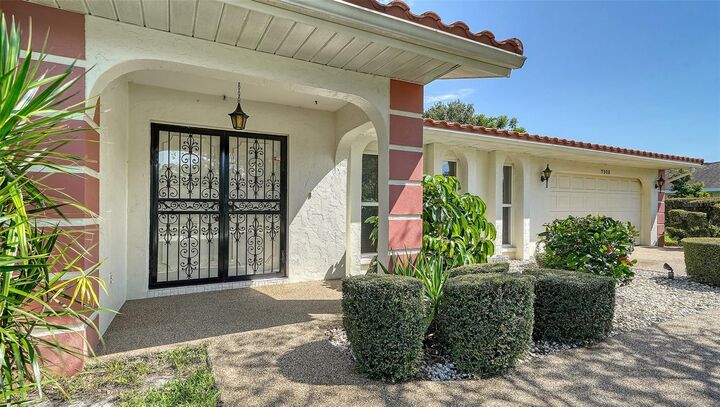 Property Photo:  7906 Cypress Lake Drive  FL 34243 