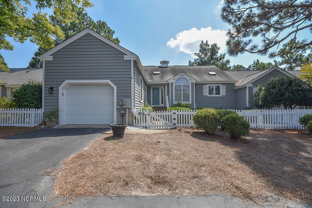 Property Photo: 1102 Mount Washington Circle NC 28374