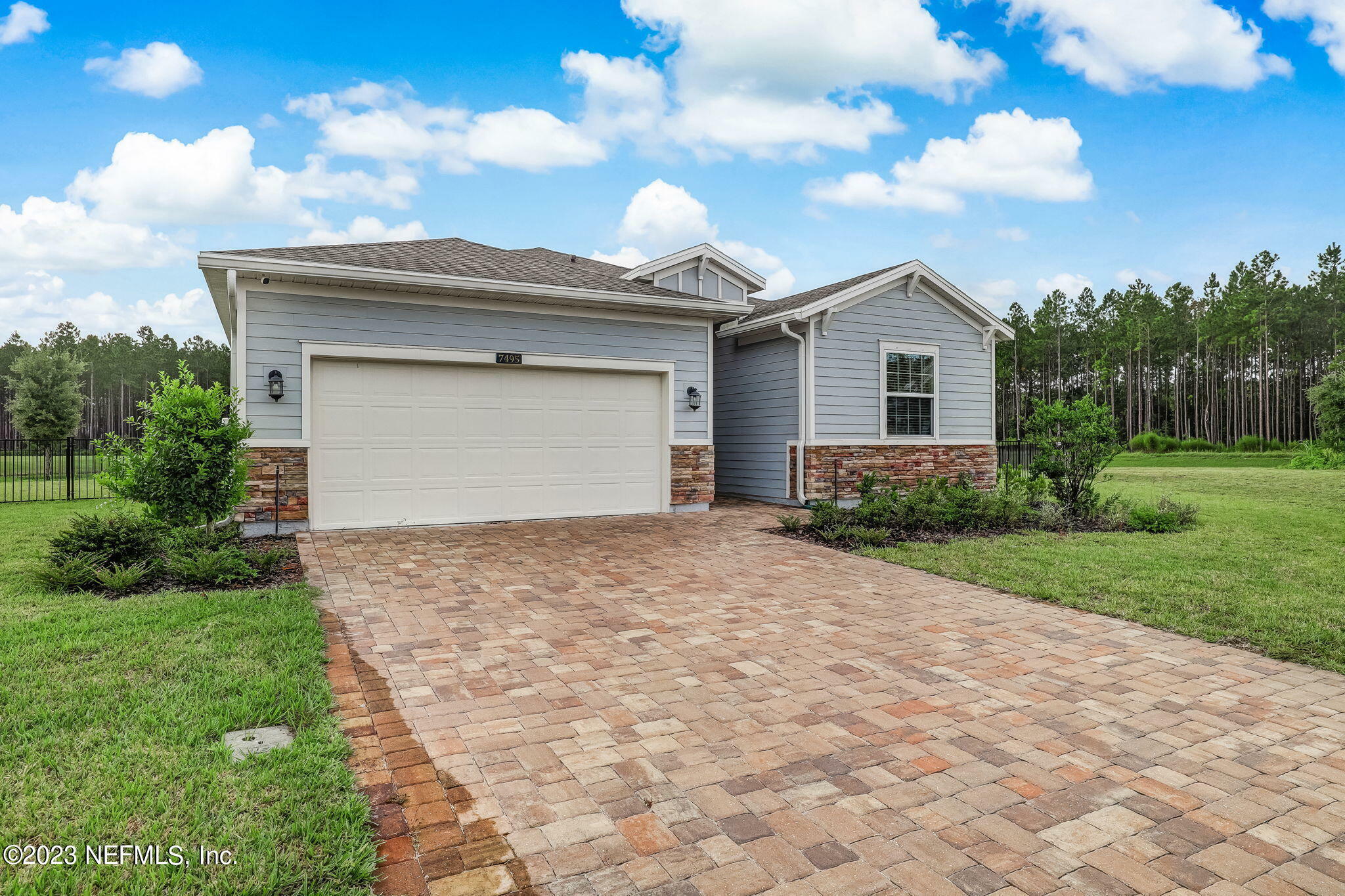 Property Photo: 7495 Rimrock Ct FL 32222