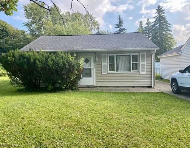 Property Photo: 14106 Caine Avenue OH 44128