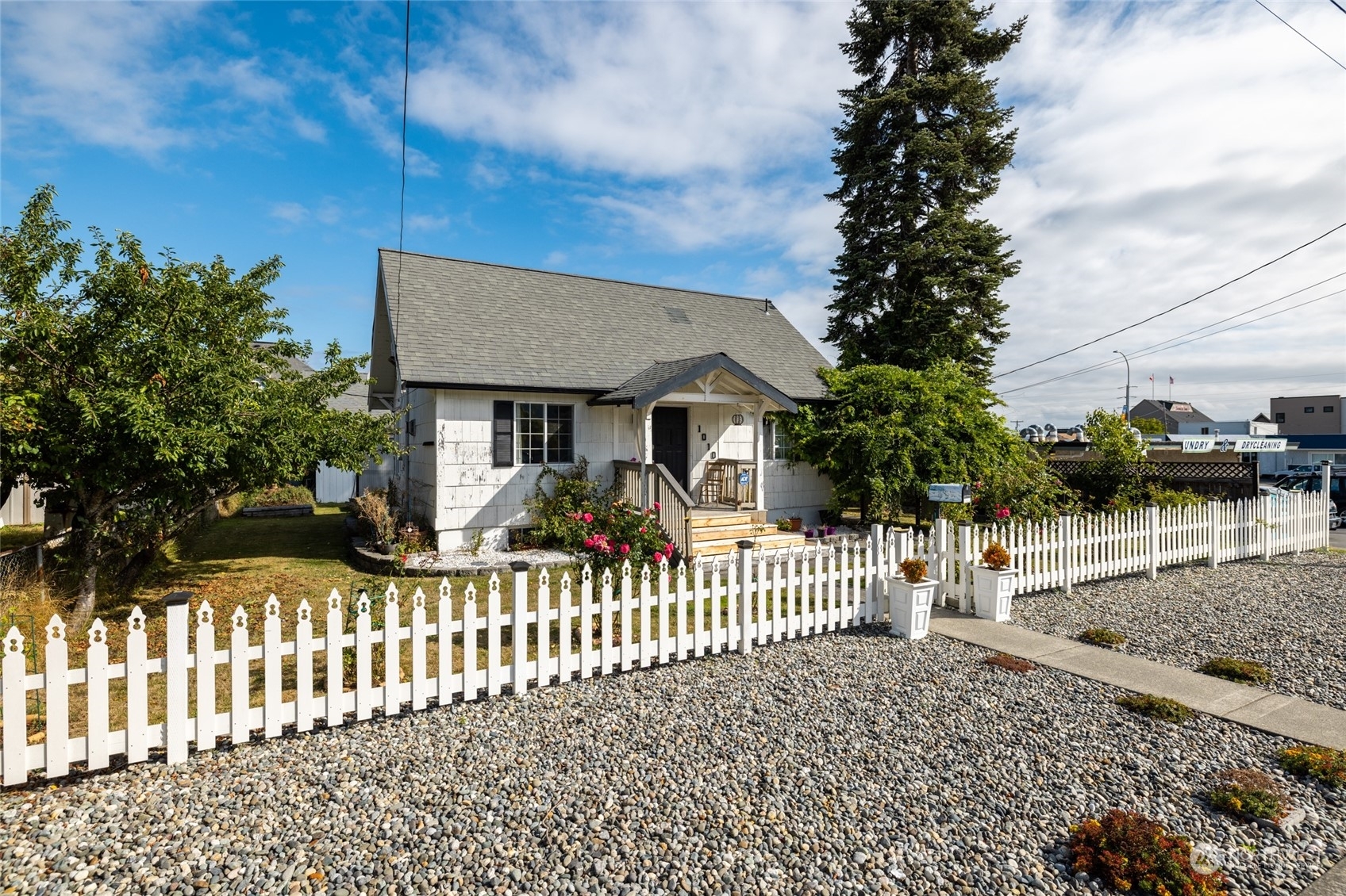 Property Photo:  1010 21st Street  WA 98221 