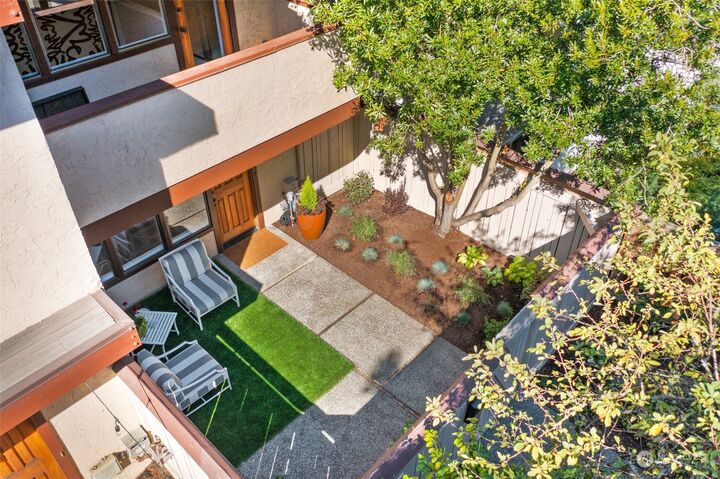 Property Photo:  2011 42nd Avenue E 5  WA 98112 