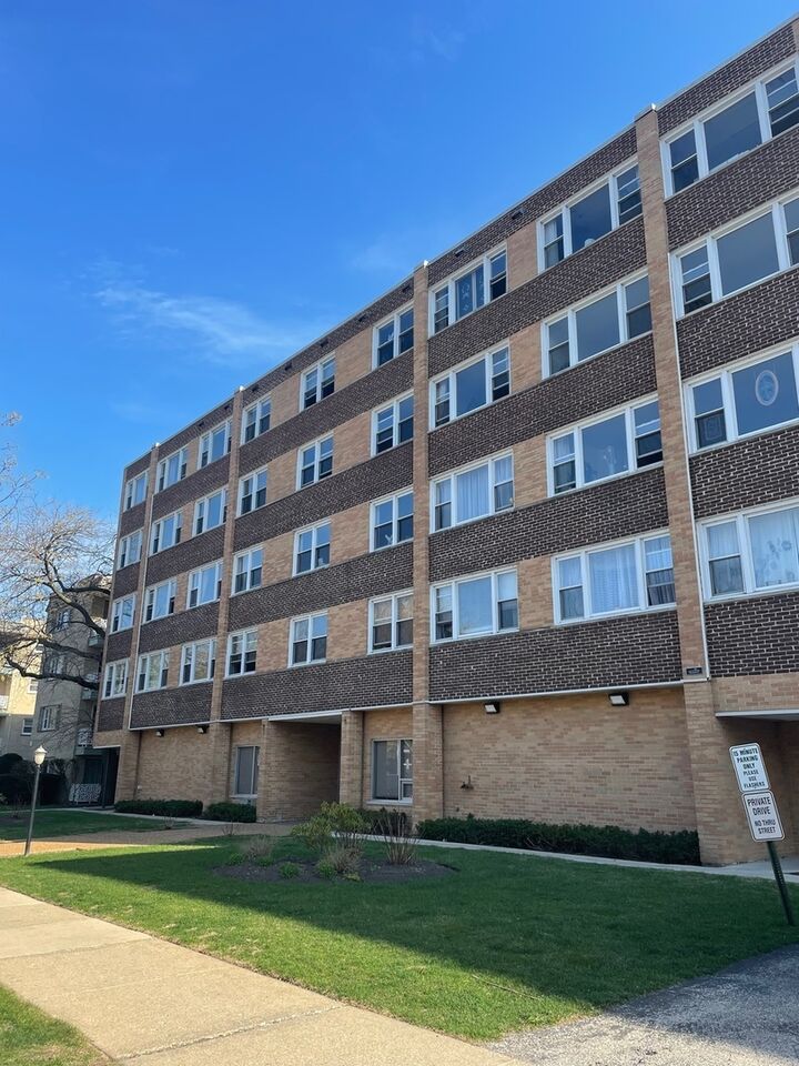 720 Oakton Street 5B  Evanston IL 60202 photo