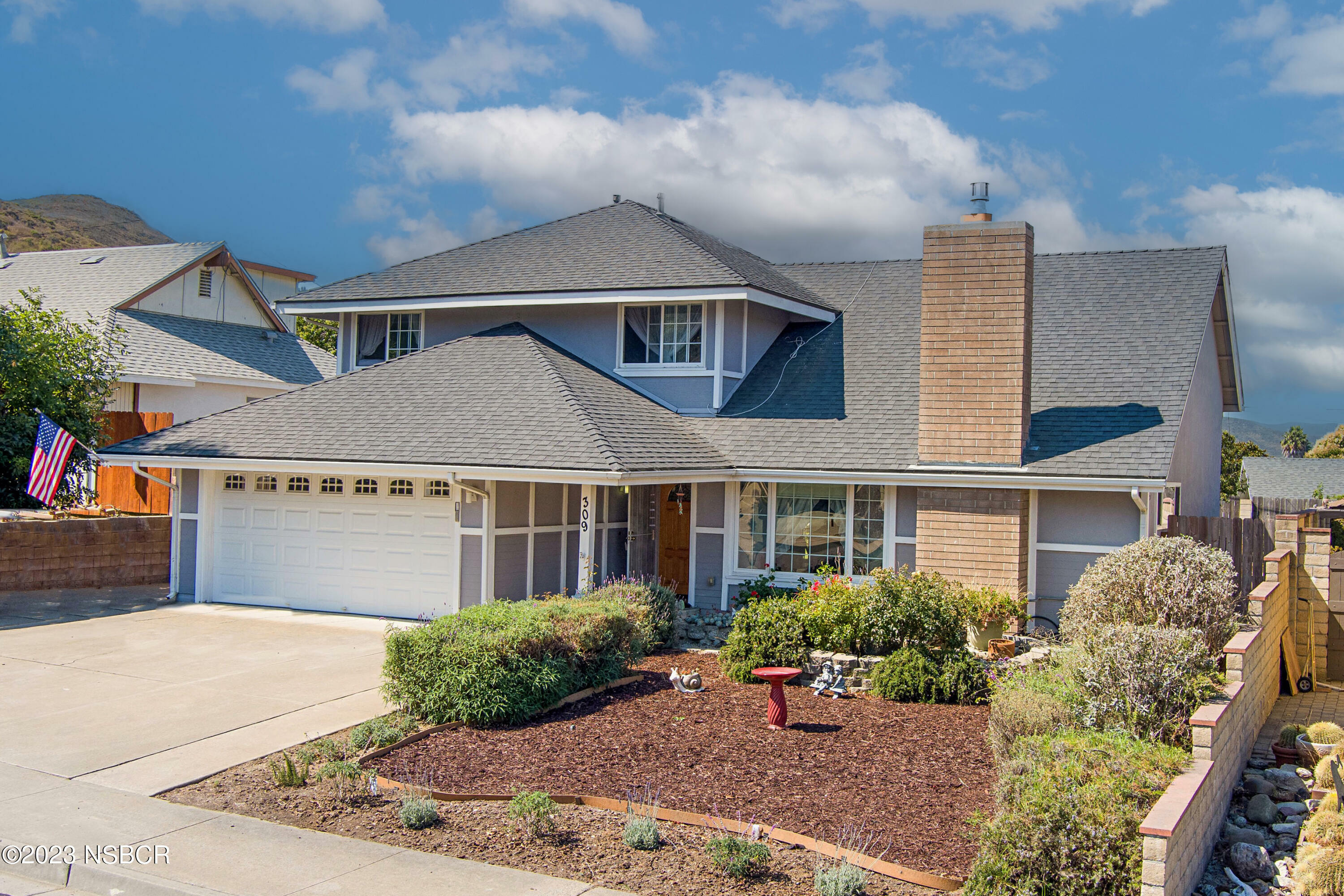 Property Photo: 309 Huntington Place CA 93436