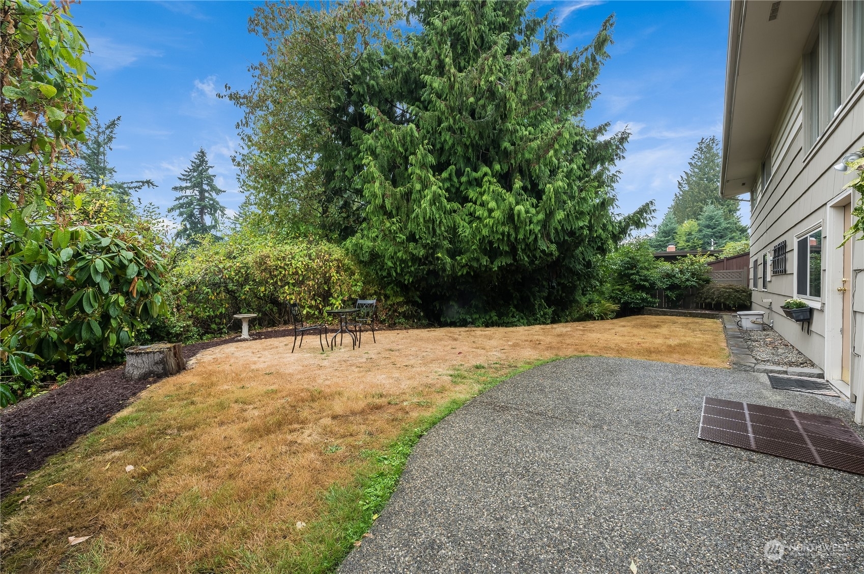 Property Photo:  8711 Bowdoin Way B  WA 98026 