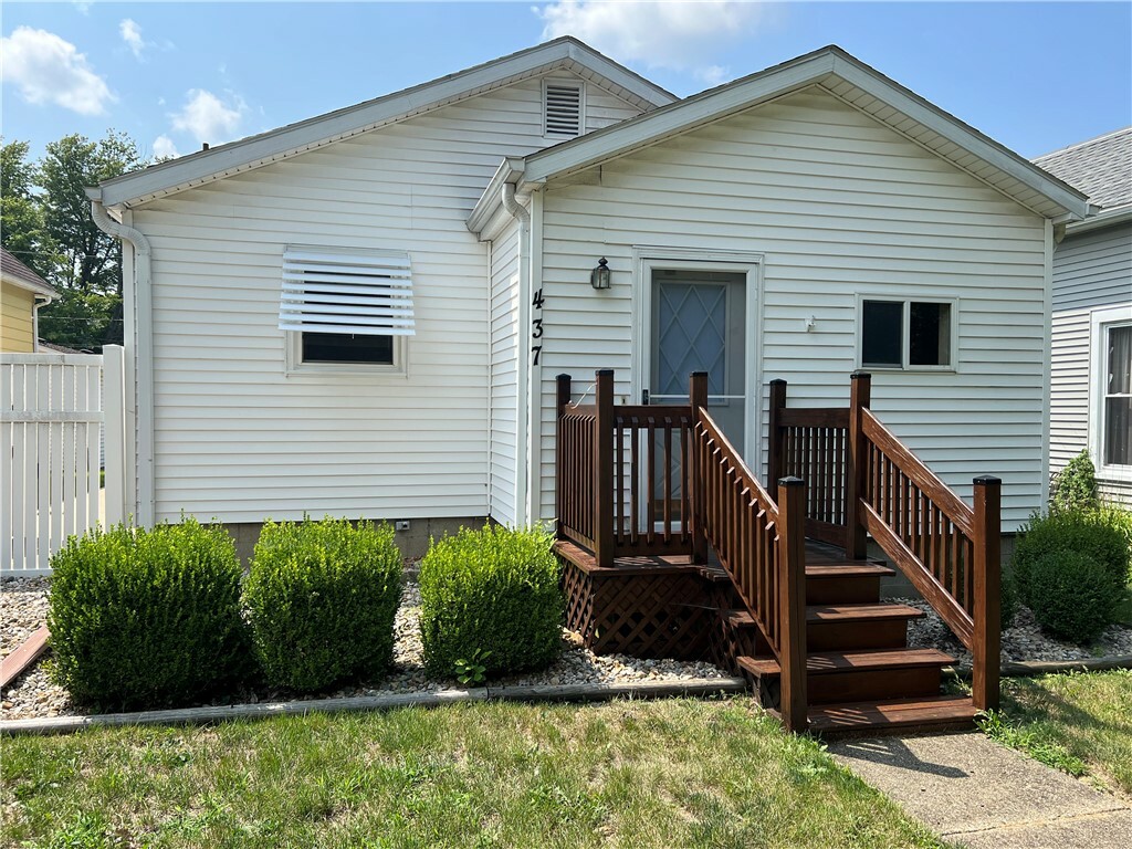 Property Photo:  437 4th Street  IL 62539 