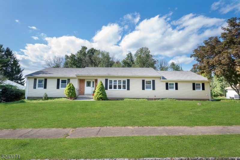 Property Photo:  19 Aldersgate Cir  NJ 07828 