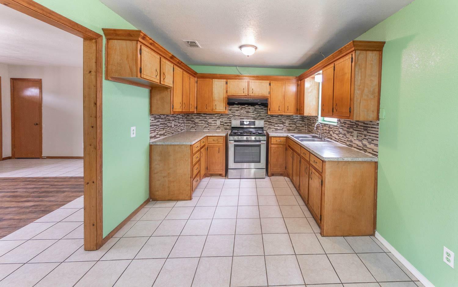 Property Photo: 1124 46th Street TX 79412