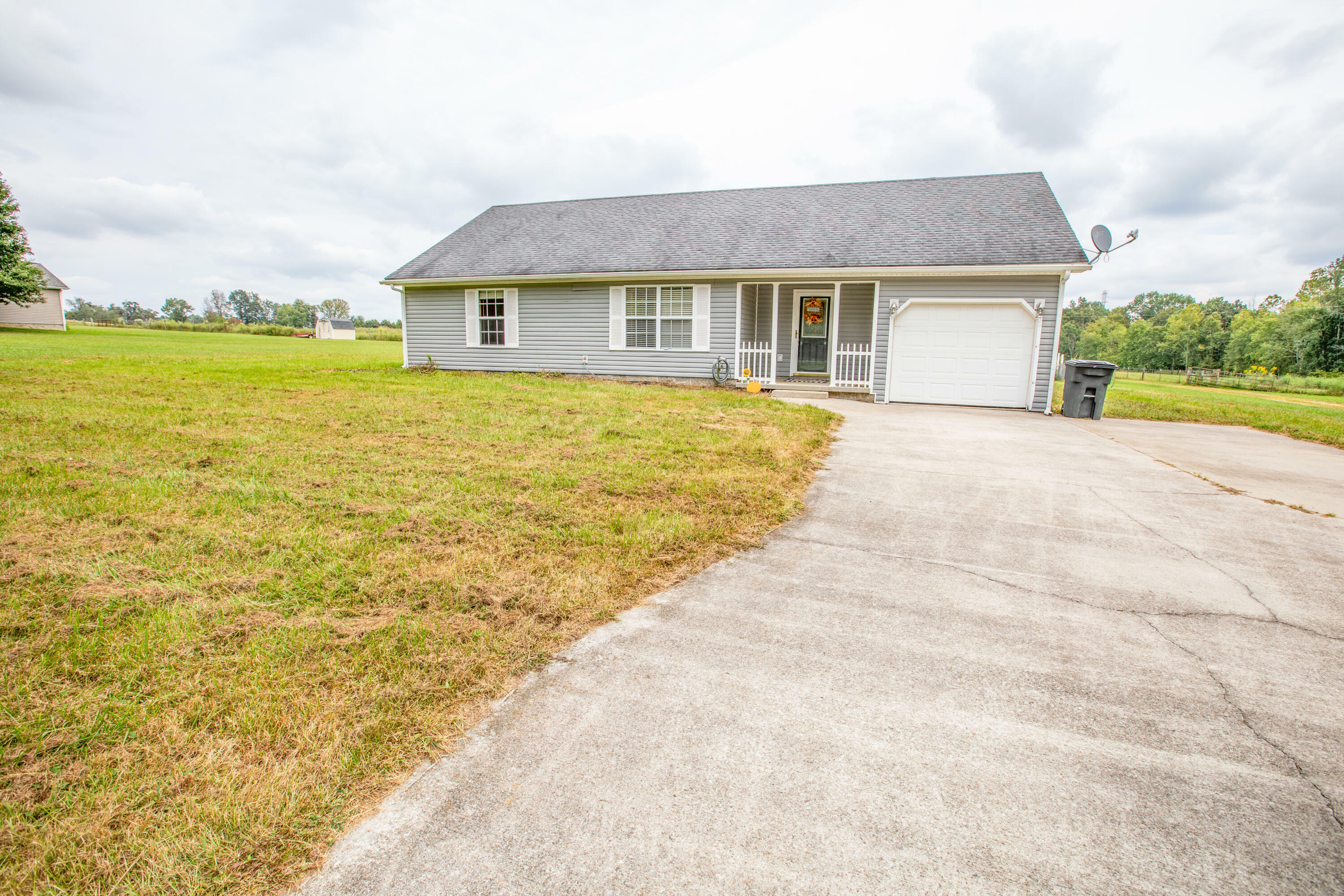 Property Photo:  1022 Estill Hackney Road  KY 42567 