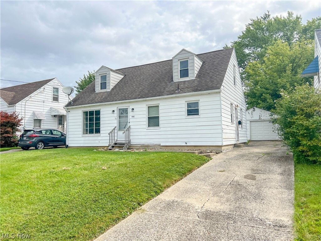 Property Photo:  841 N Ward Avenue  OH 44420 