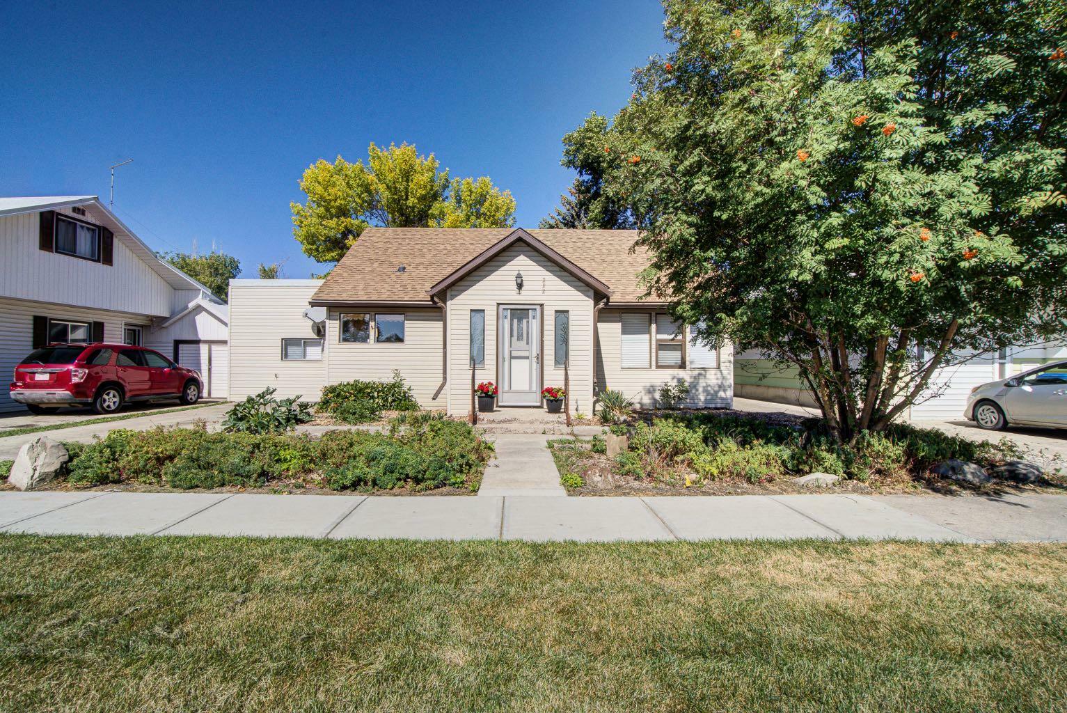 Property Photo: 222 45 Avenue W AB T0L 0T0