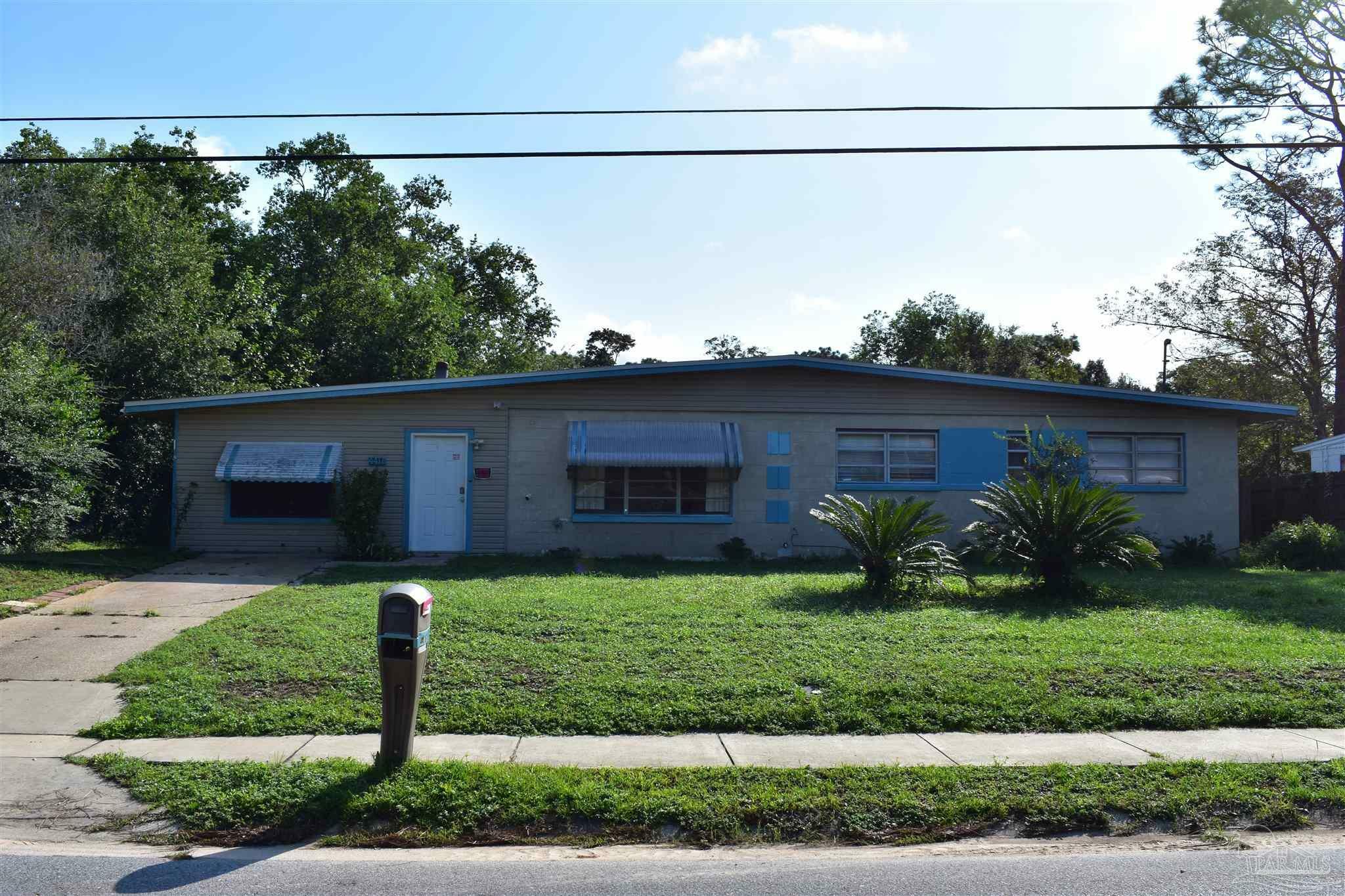 Property Photo: 4416 Chantilly Way FL 32505