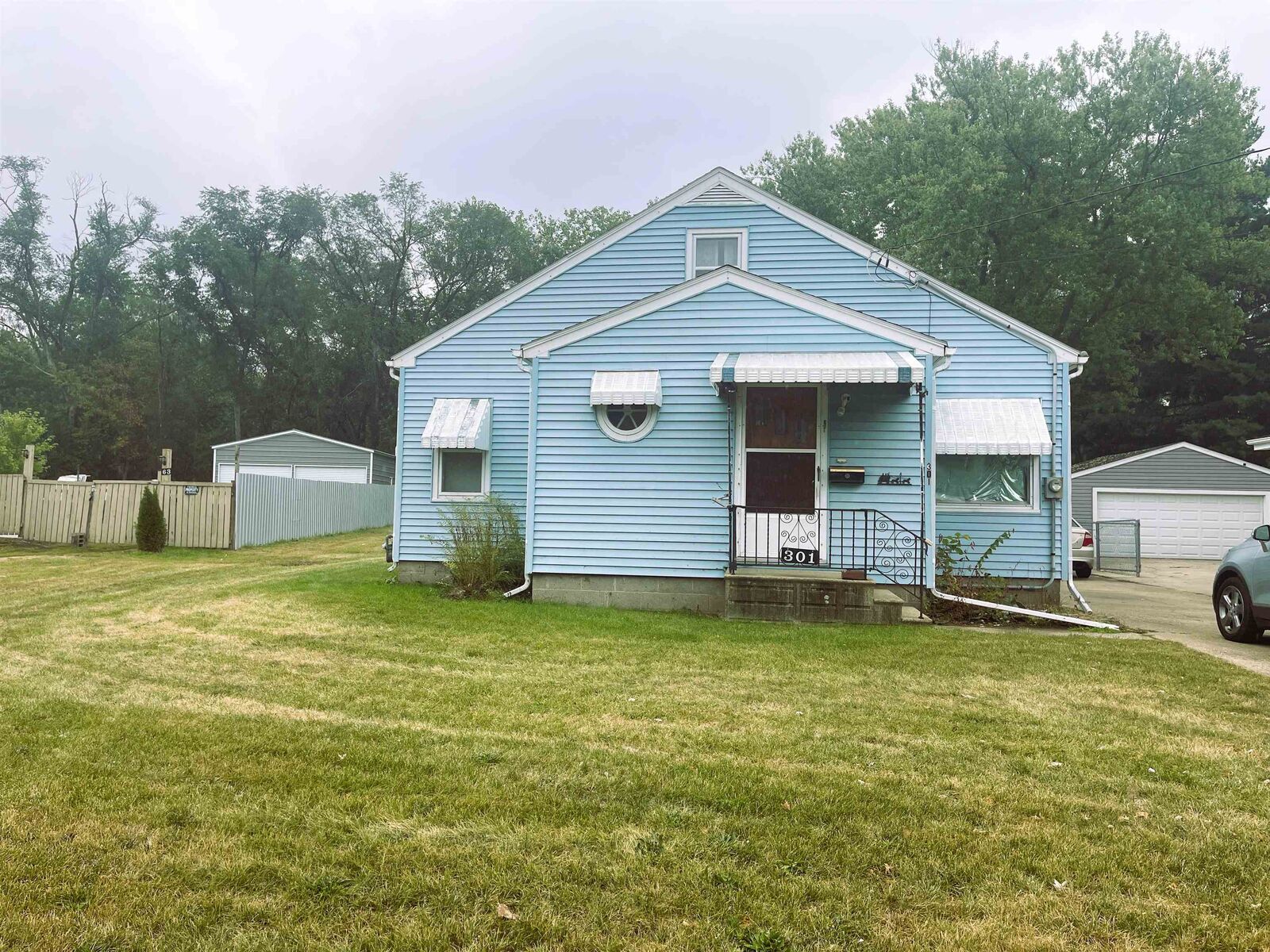 Property Photo:  301 S Bluff Street  IL 61080 