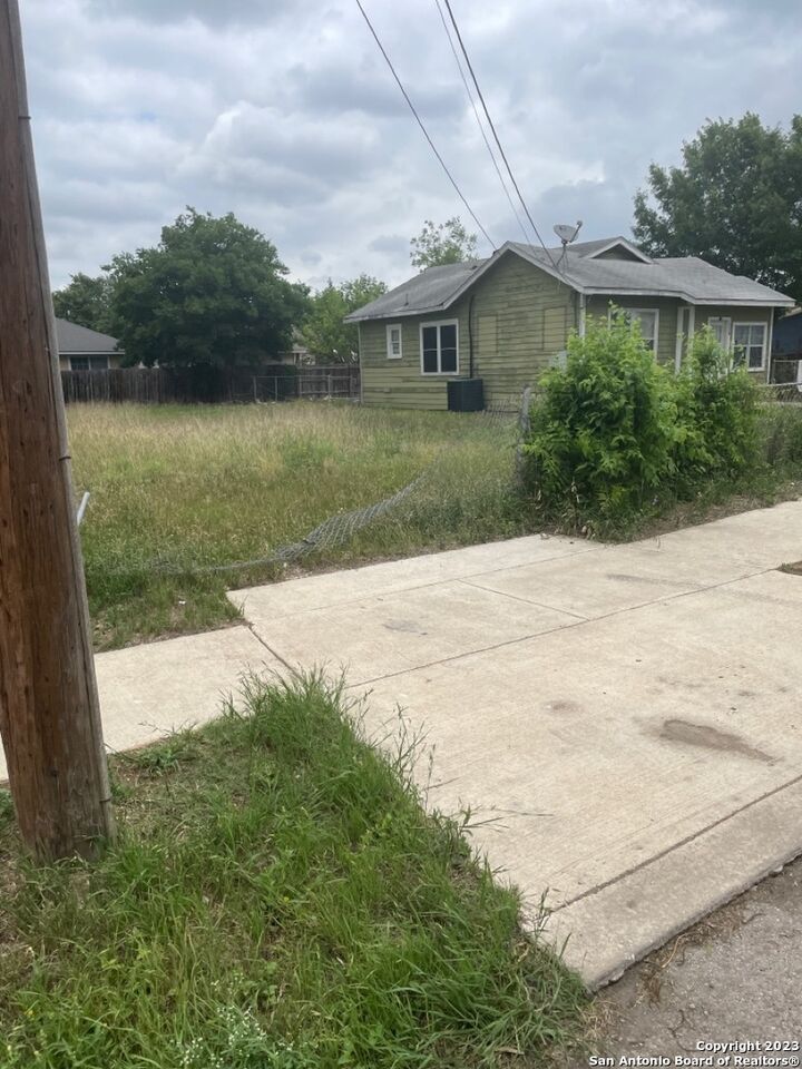225 W Petaluma Blvd  San Antonio TX 78221 photo