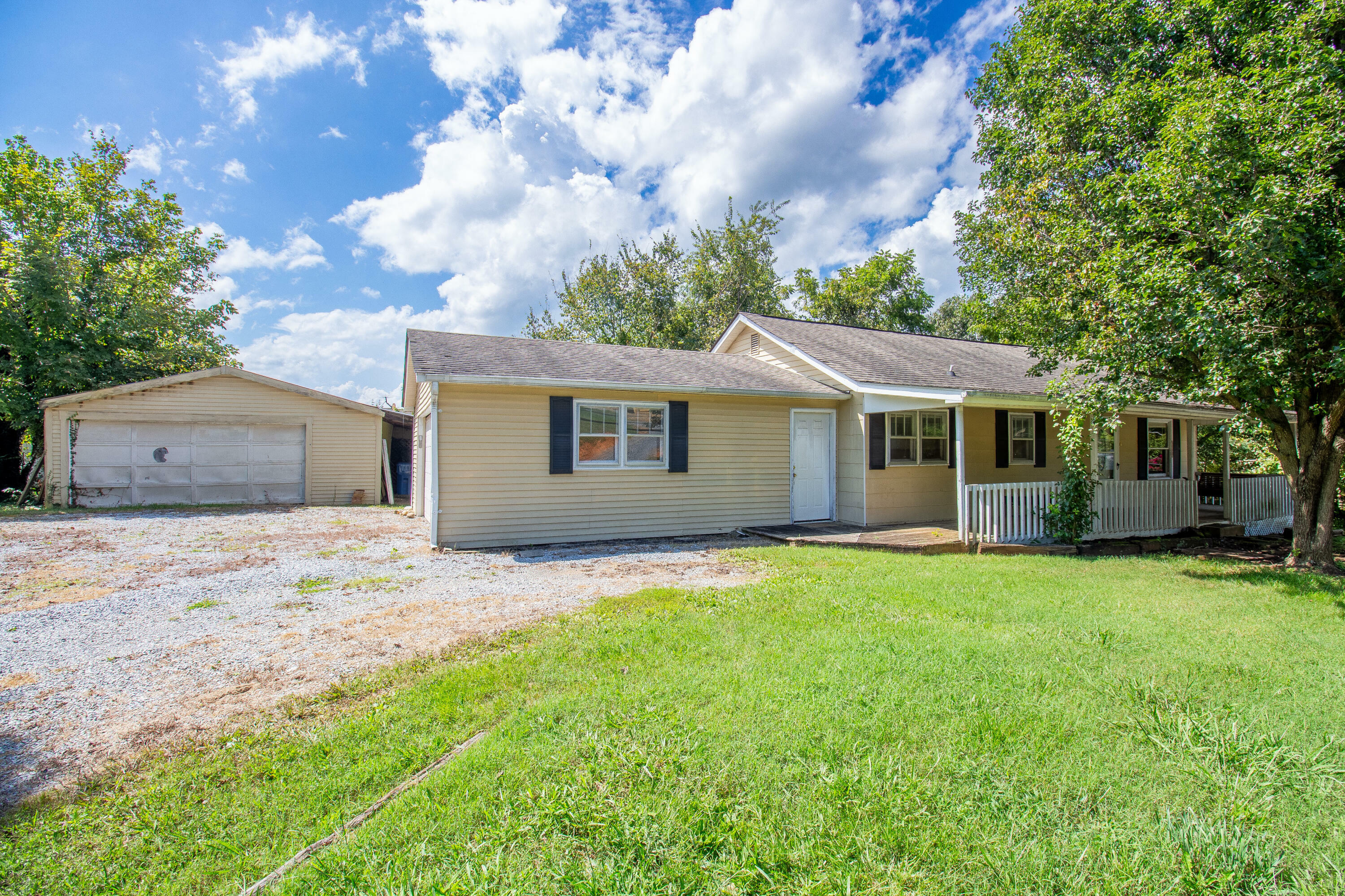 Property Photo: 400 South Cherokee Street TN 37659