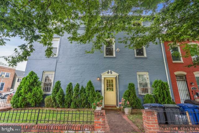 Property Photo:  929 Potomac Avenue SE  DC 20003 