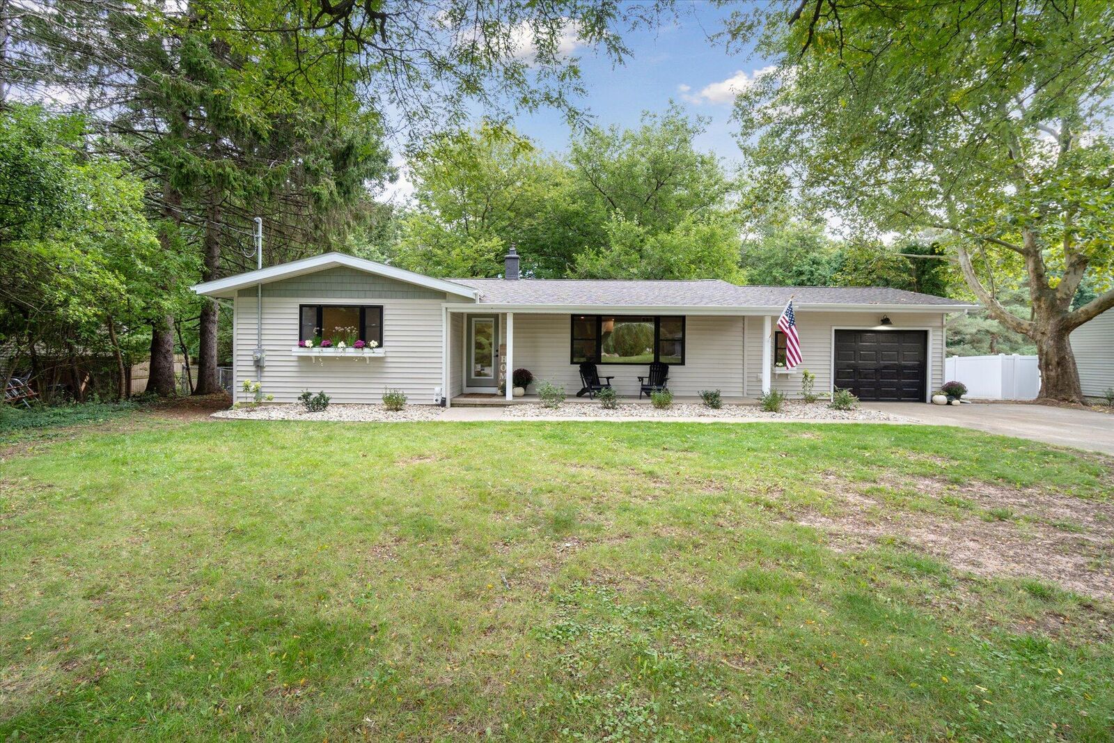 Property Photo: 3399 Pine Ridge Dr Drive MI 49201