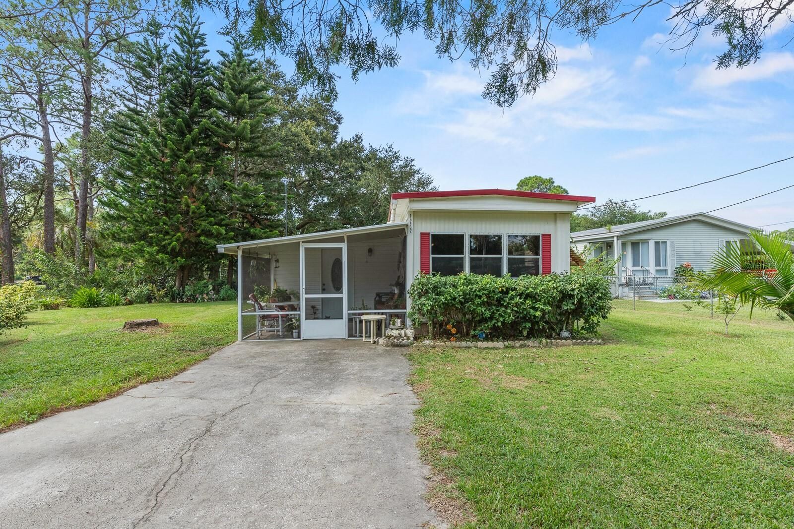 Property Photo: 15432 Santa Fe Trail FL 32726