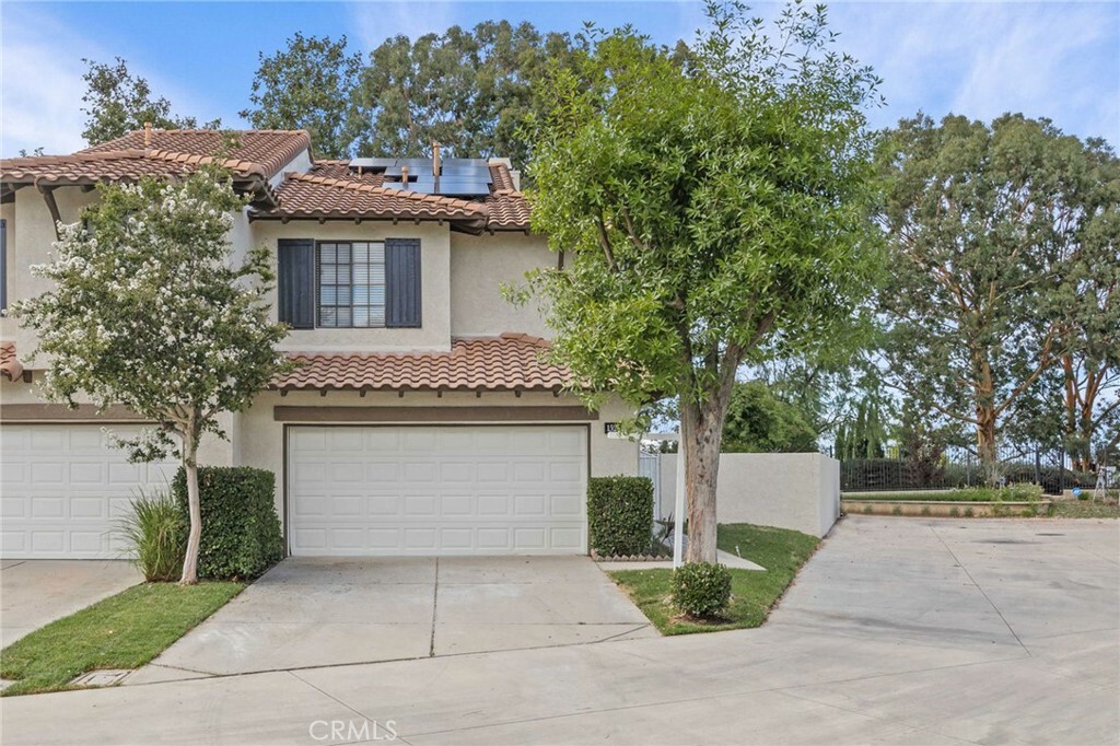 Property Photo: 1526 San Rafael Place CA 92882