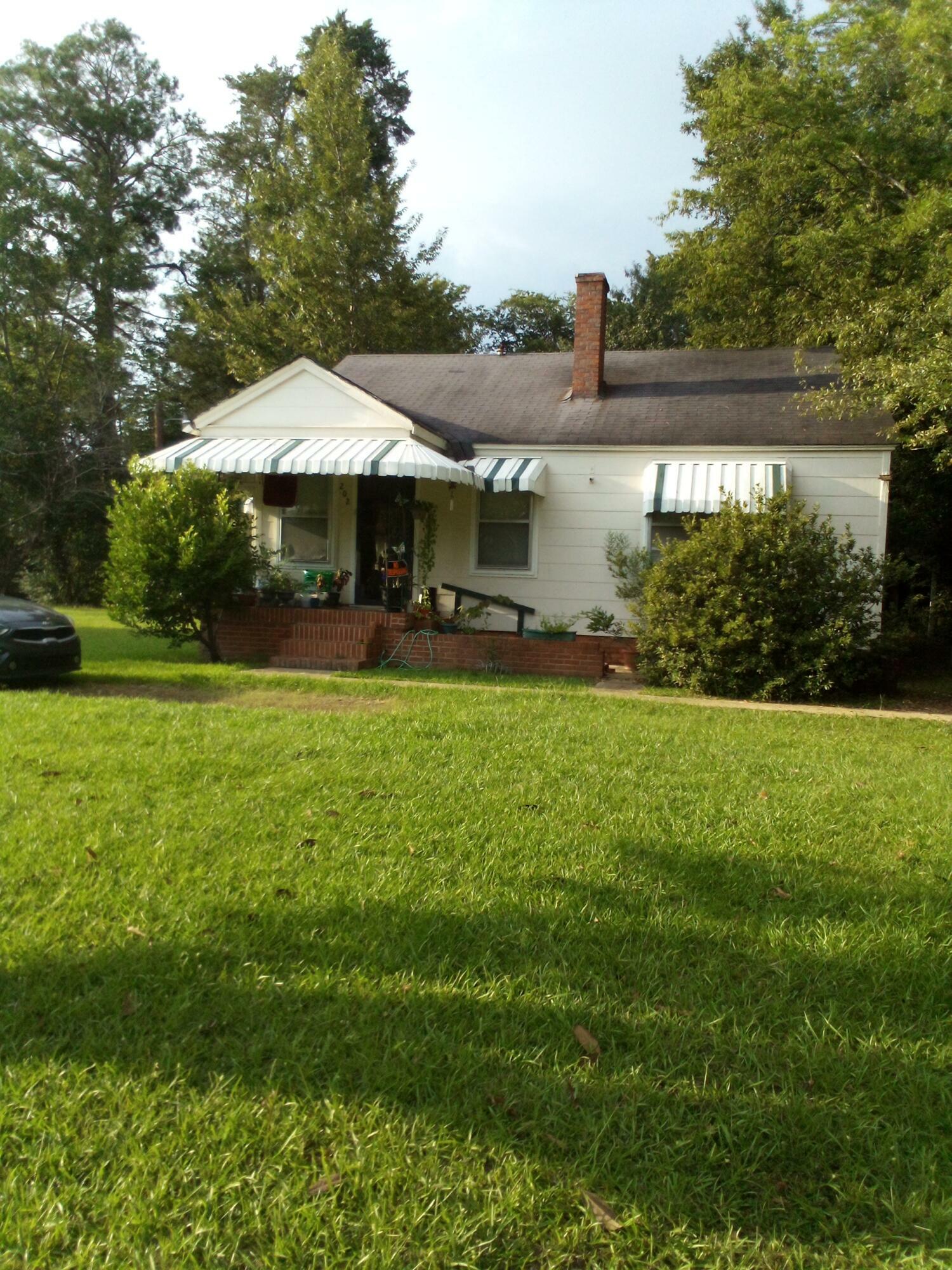 Property Photo:  202 Highland Ave.  MS 39730 