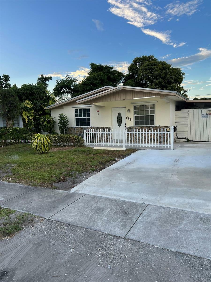 Property Photo:  5641 SW 39th St  FL 33023 