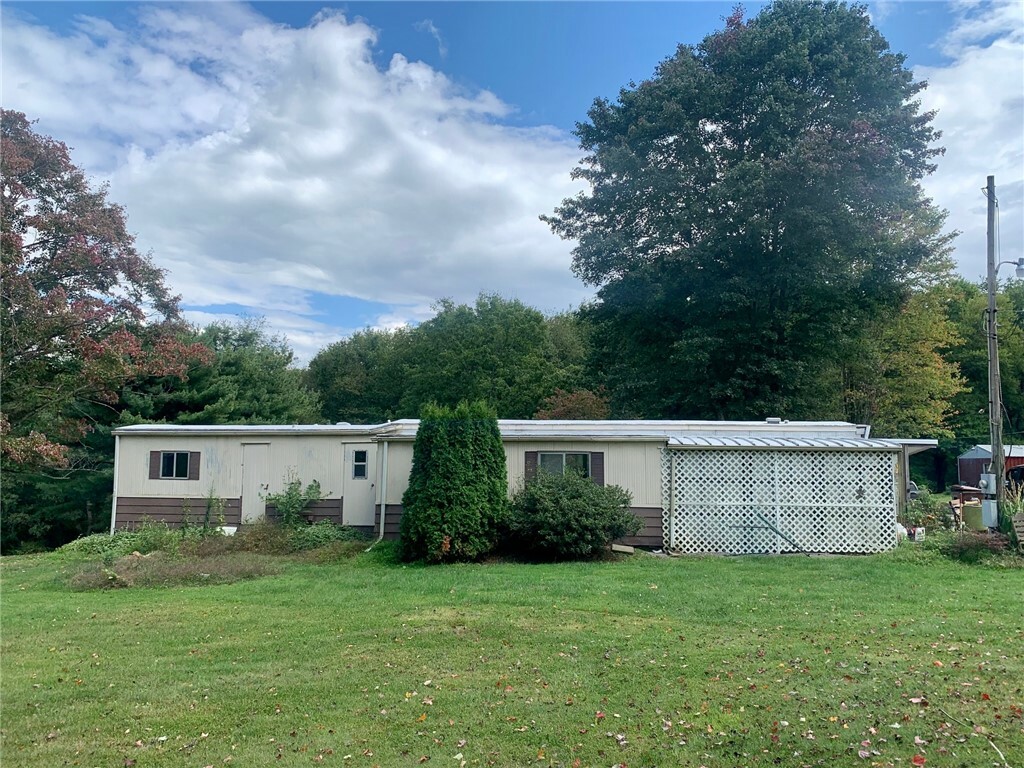 Property Photo:  714 N Perry Hwy  PA 16137 