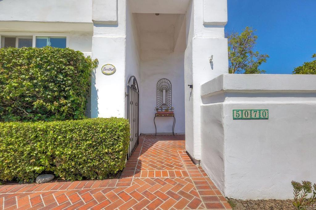 Property Photo: 5070 Alicante Way CA 92056