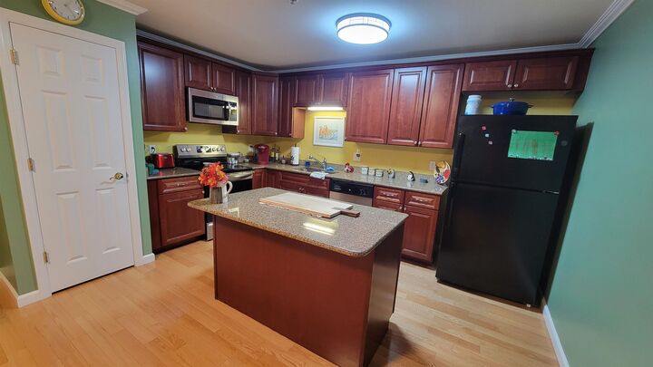 Property Photo: 3 Country Club Drive 105 NH 03102